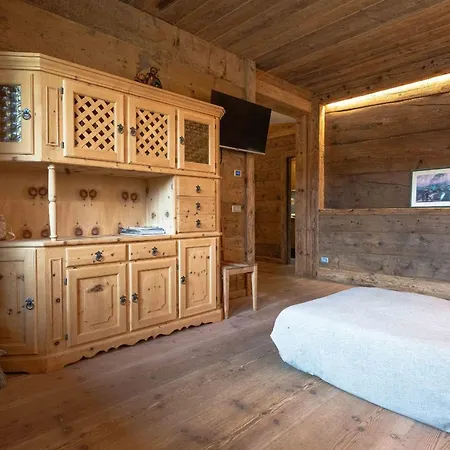 Casa Aquila * 科尔蒂纳丹佩佐